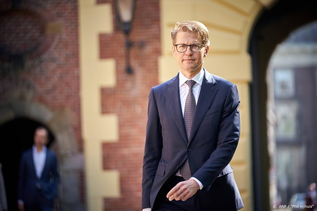 Minister kijkt naar weer toelaten bezoek in gevangenissen