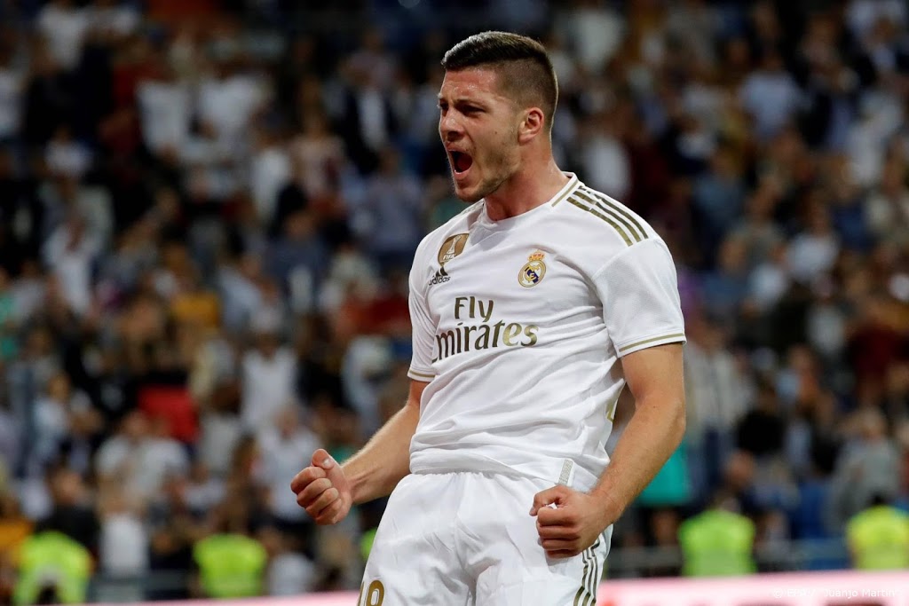 Voetballer Jovic van Real loopt thuis hielbreuk op