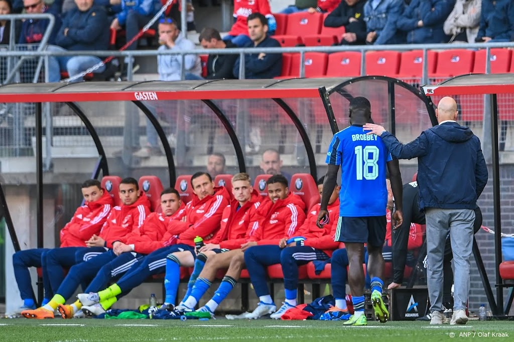 Ajax tast nog in het duister over ernst blessure Brobbey