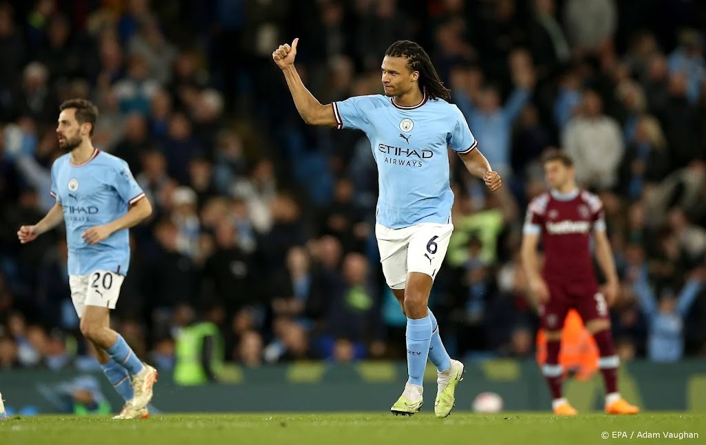 Manchester City zonder geblesseerde Aké naar Madrid