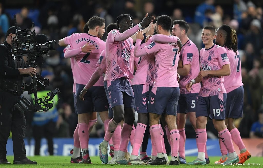 Everton van degradatieplaats na ruime zege in Brighton 