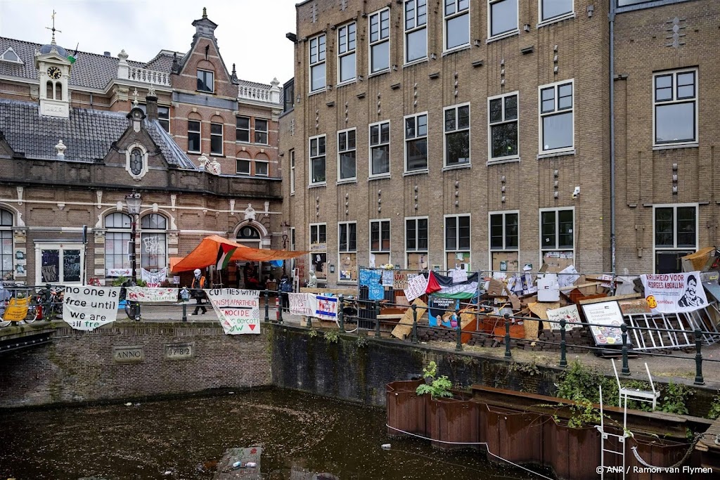 Studenten brengen nacht door op UvA-terrein in binnenstad