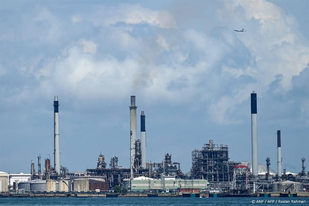 Shell verkoopt grote olieraffinaderij in Singapore