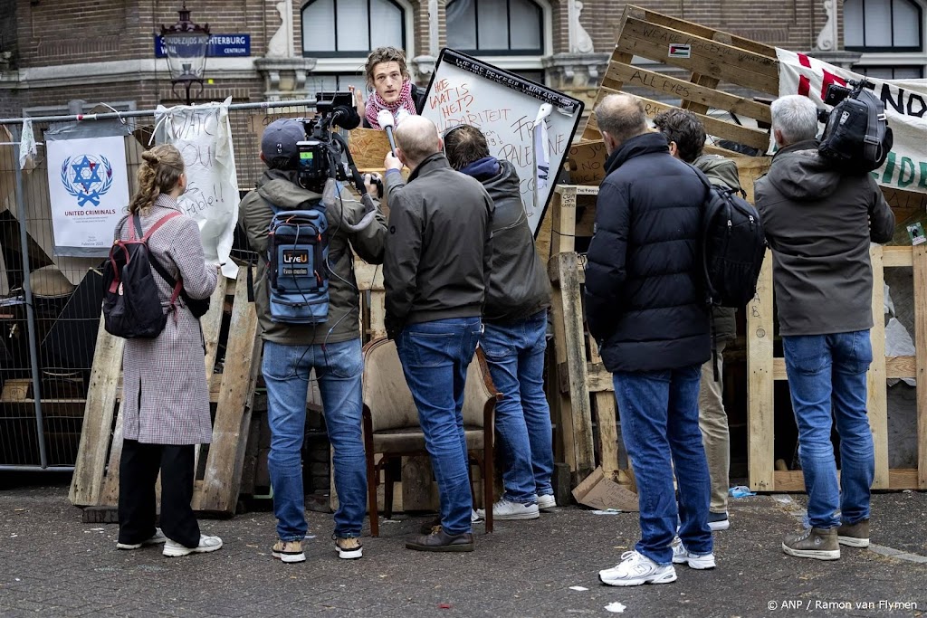 NVJ roept demonstranten UvA op van journalisten af te blijven