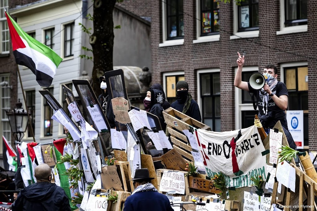 Politie roept bezetters UvA-terrein op om te vertrekken