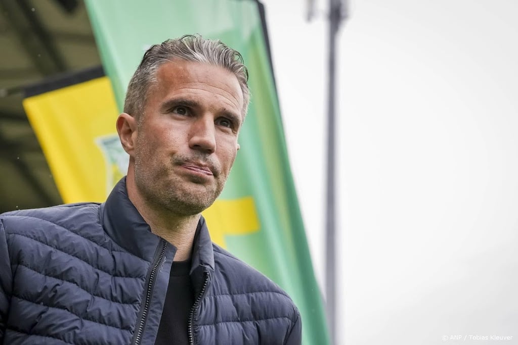 Feyenoord-coach Van Persie verbaasd over nieuws rond Sterling