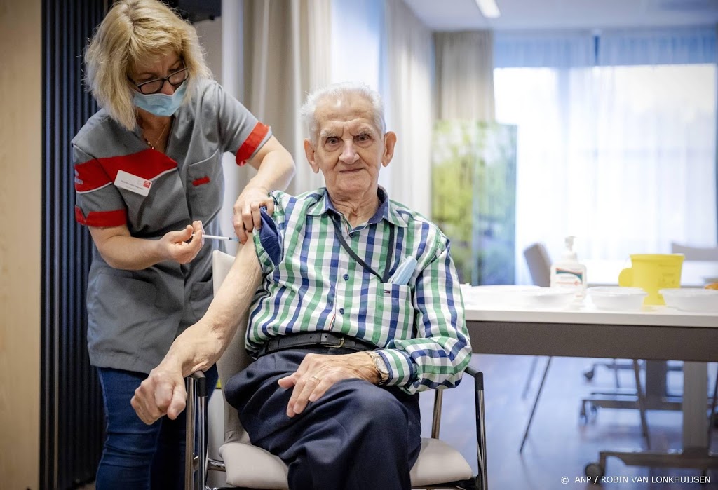 RIVM: coronavaccinatie thuiswonende ouderen is zeer effectief