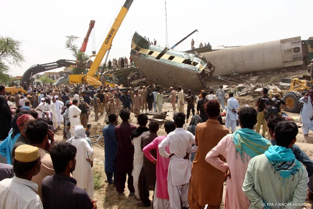 Dodental treinongeluk Pakistan opgelopen tot boven de zestig