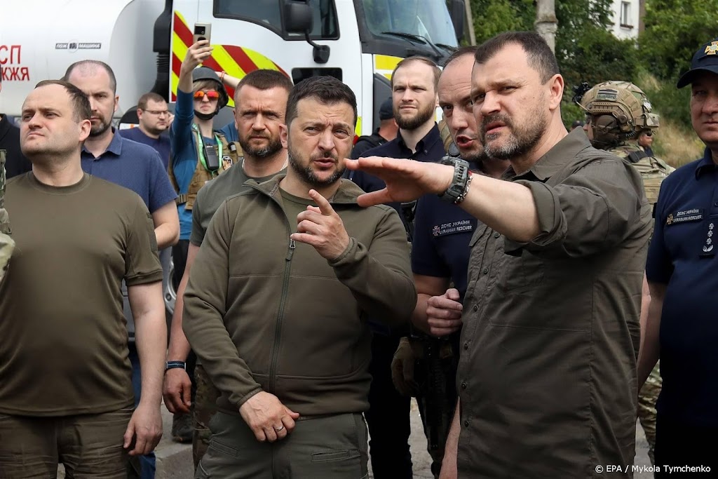 Zelensky bezoekt overstromingsgebied na verwoesting dam