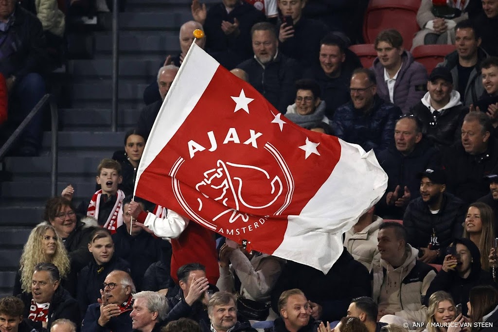 Ajax langer door met doelman Setford