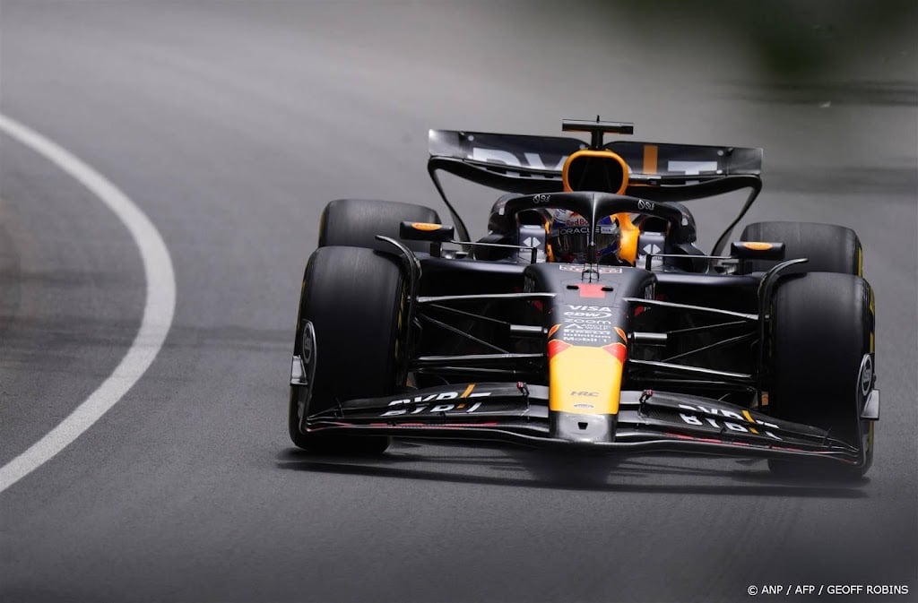 Verstappen duldt Hamilton voor zich in derde vrije training