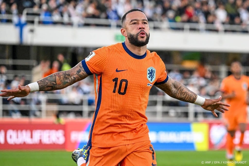 Depay is niet zo bezig met titel beste topscorer ooit van Oranje