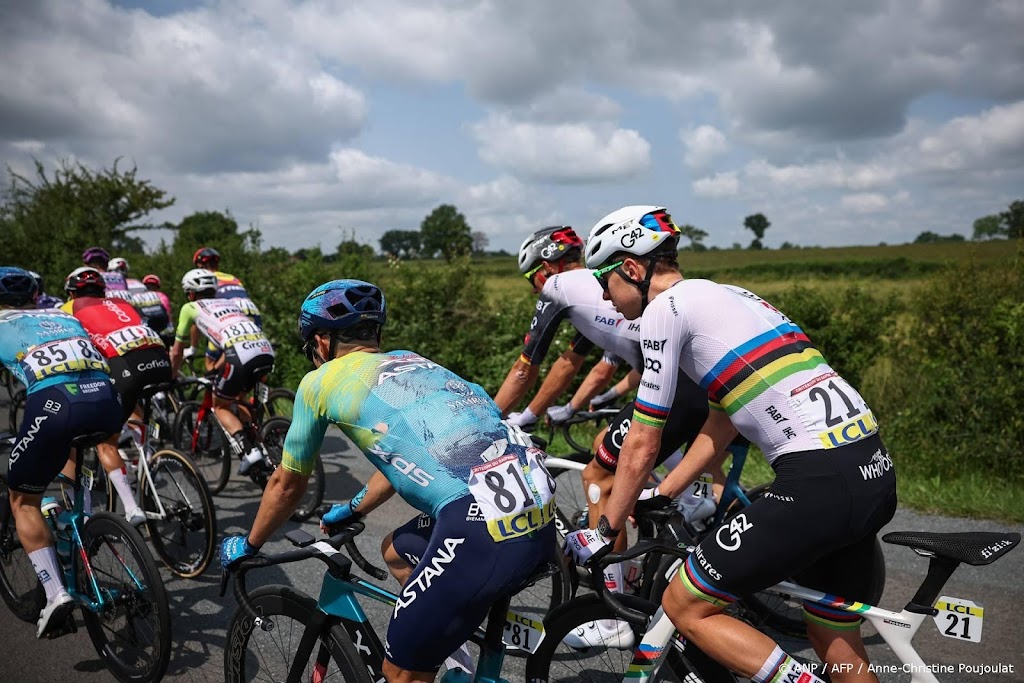Pogacar wint eerste etappe in Critérium du Dauphiné