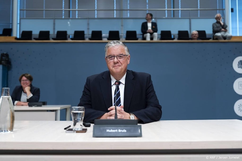 Kabinet wilde te snel versoepelen in coronatijd, stelt Bruls 