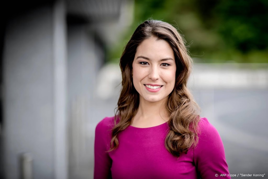 Nieuwslezer Amber Brantsen wordt onwel tijdens NOS Journaal