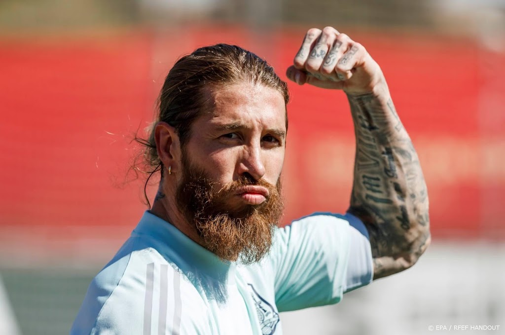 Verdediger Ramos tekent voor twee jaar bij Paris Saint-Germain