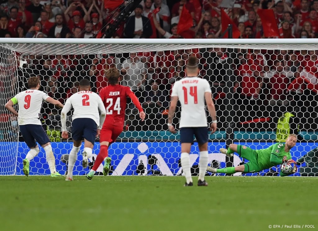 UEFA klaagt Engeland aan vanwege laserpen in publiek op Wembley