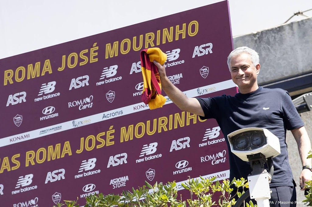 Coach Mourinho vraagt achterban AS Roma om tijd en geduld  