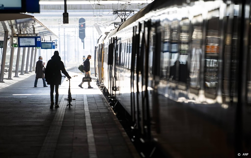 Nederlanders reisden in 2021 minder door coronacrisis