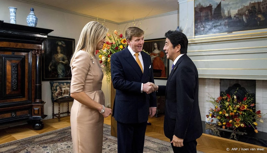 Koningspaar: met leedwezen overlijden oud-premier Abe vernomen