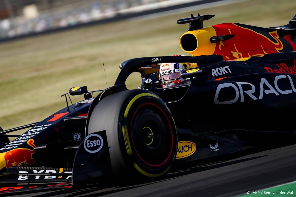 Achtste tijd voor Verstappen in natte derde training Silverstone