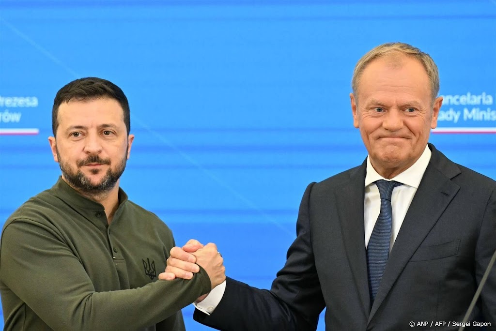 Zelensky en Tusk houden minuut stilte voor slachtoffers Oekraïne