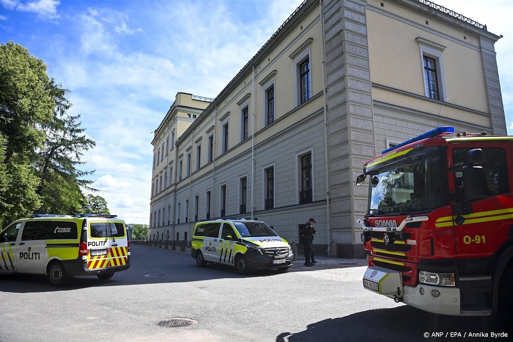 Man opgepakt die molotovcocktails naar paleis in Oslo gooide