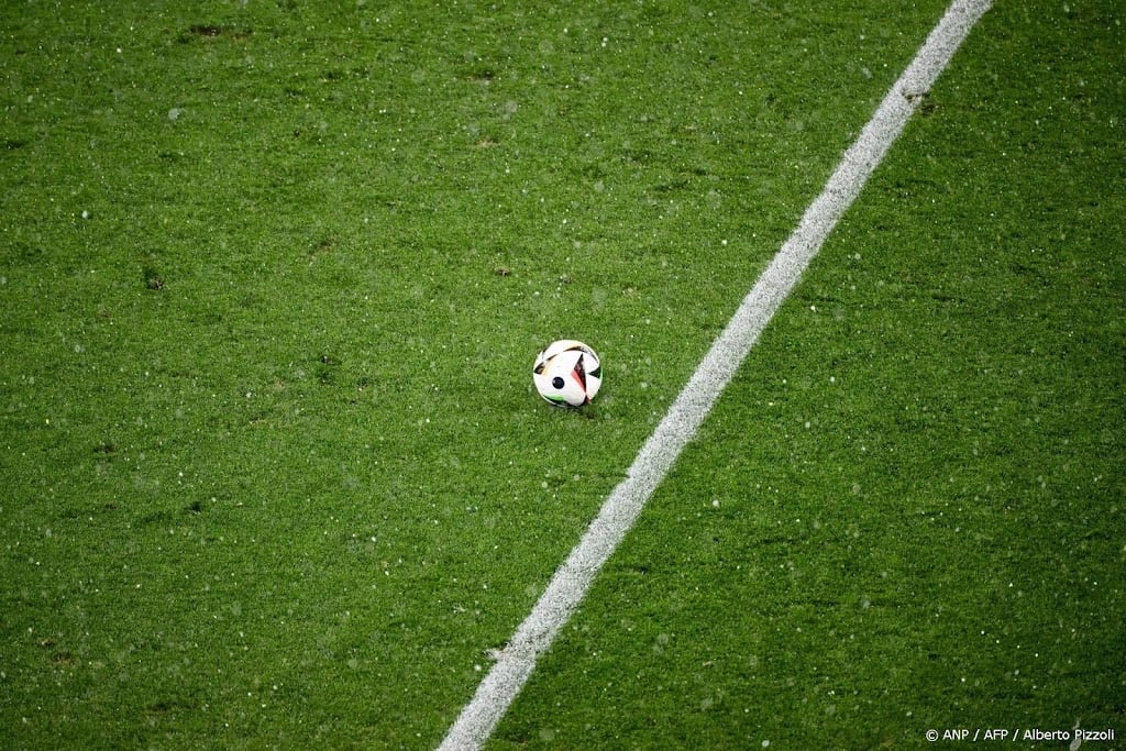 Nieuw kunstgras tegen hittestress sporters Amsterdam en Haarlem