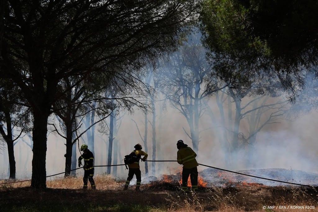 Duizenden mensen in lockdown door grote natuurbrand in Spanje