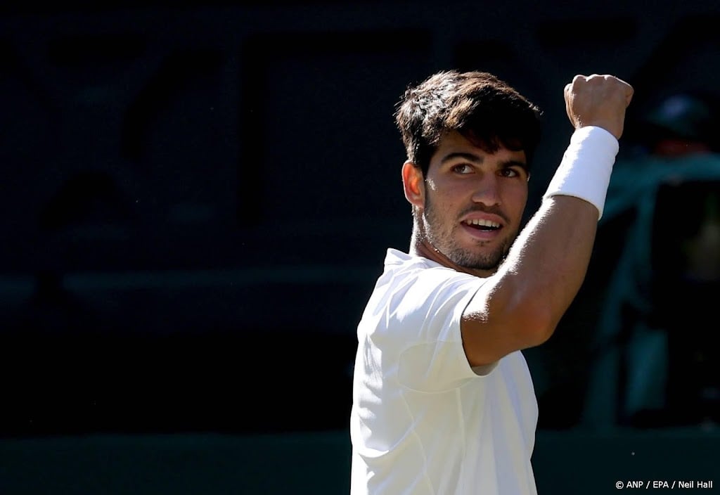 Titelverdediger Alcaraz naar halve finale Wimbledon 