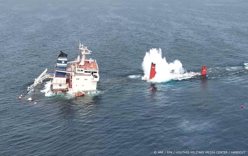 Aangevallen vrachtschip Rode Zee gezonken, doden op ander schip