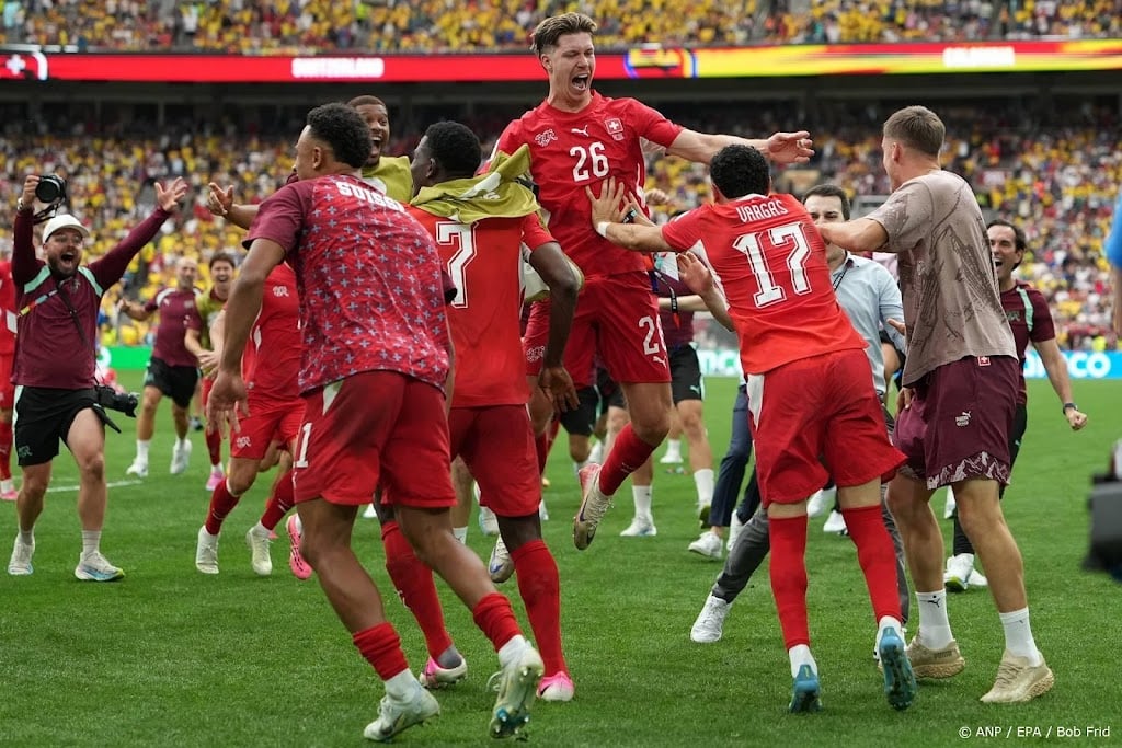 Zwitserland na strafschoppen langs Colombia in achtste finale WK
