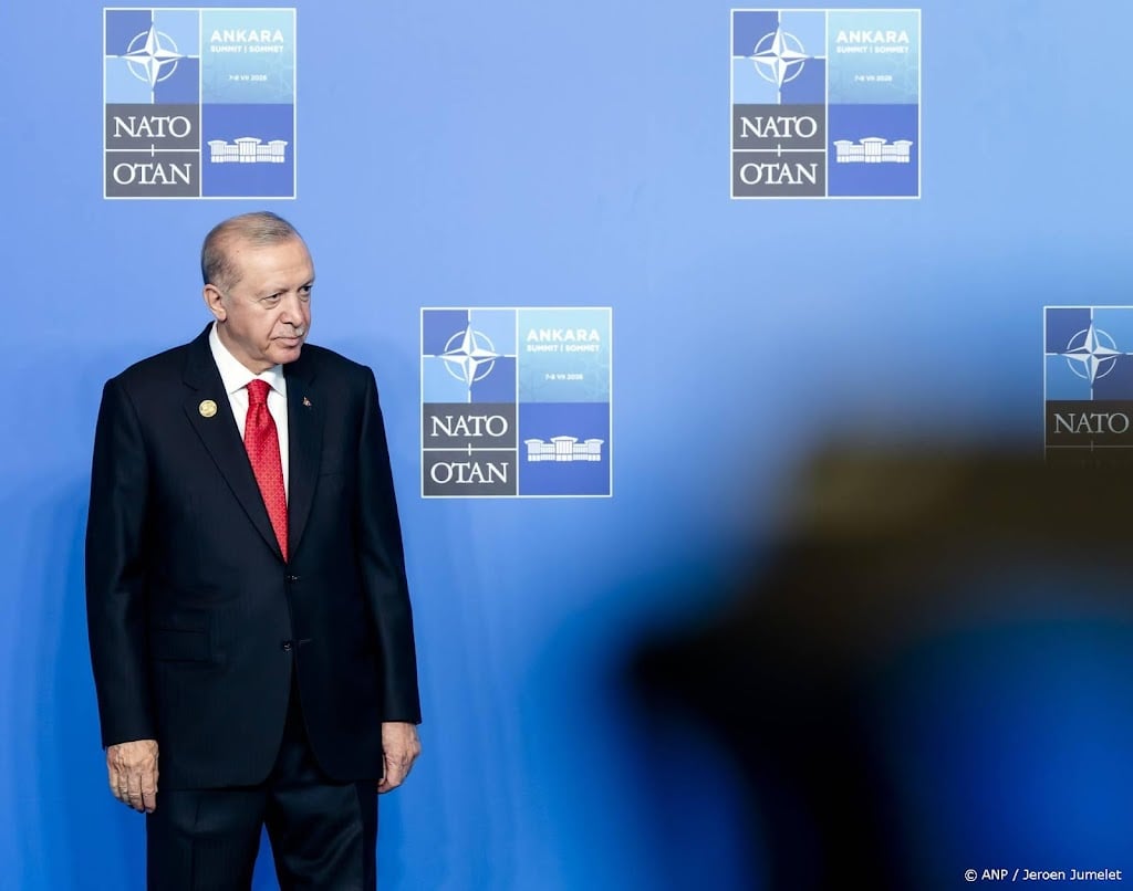 Erdogan begint NAVO-overleg met pleidooi tegen wapenrestricties