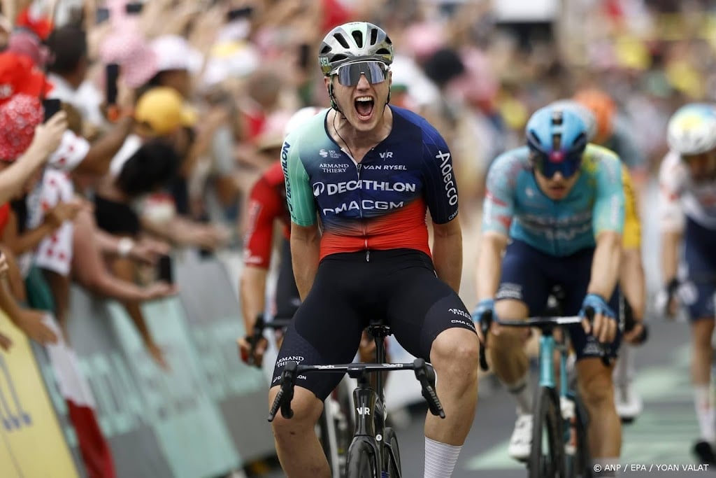 Wielrenner Kooij boekt in massasprint eerste ritzege in Tour