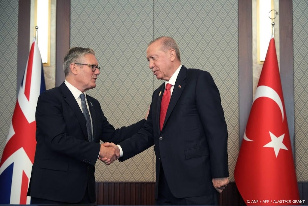 Starmer: Erdogan gaf pistolen aan NAVO-leiders