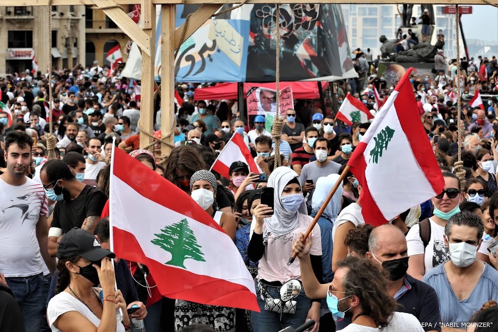 Legertroepen zetten betogers uit buitenlandministerie Beiroet 