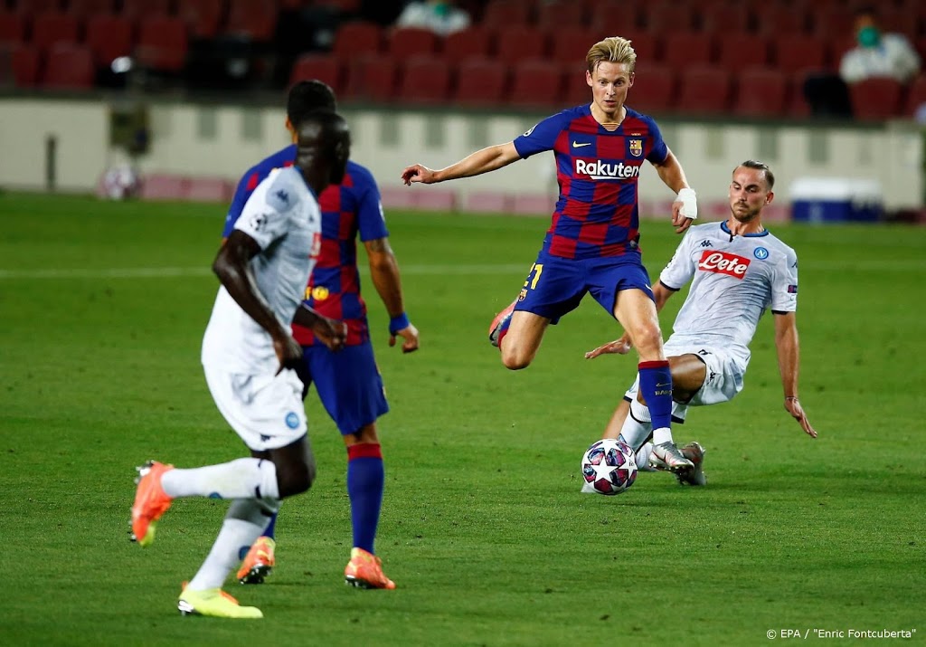 De Jong met Barcelona naar laatste acht Champions League
