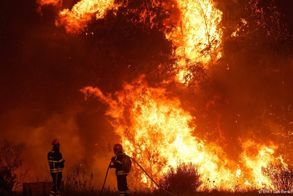 Bosbrand in zuiden Portugal leidt tot meer dan duizend evacuaties