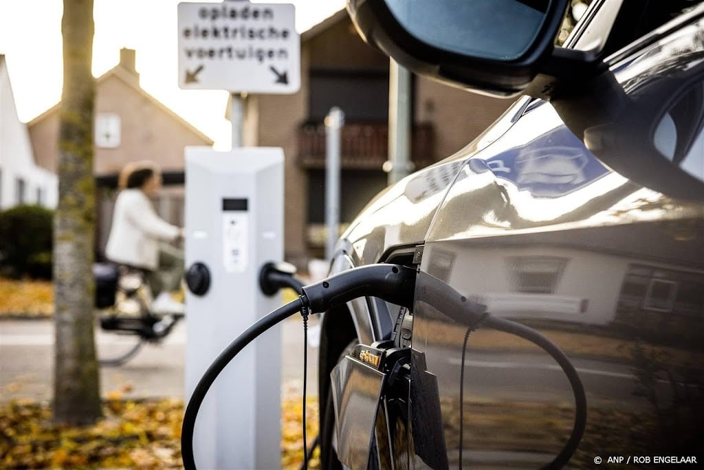 Brandweer bezorgd over veiligheidsrisico's elektrische auto's