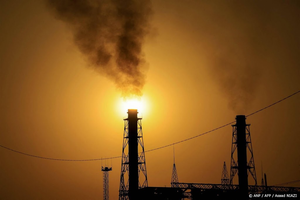 Vervuilende bedrijven betalen meer voor leningen door CO2-risico
