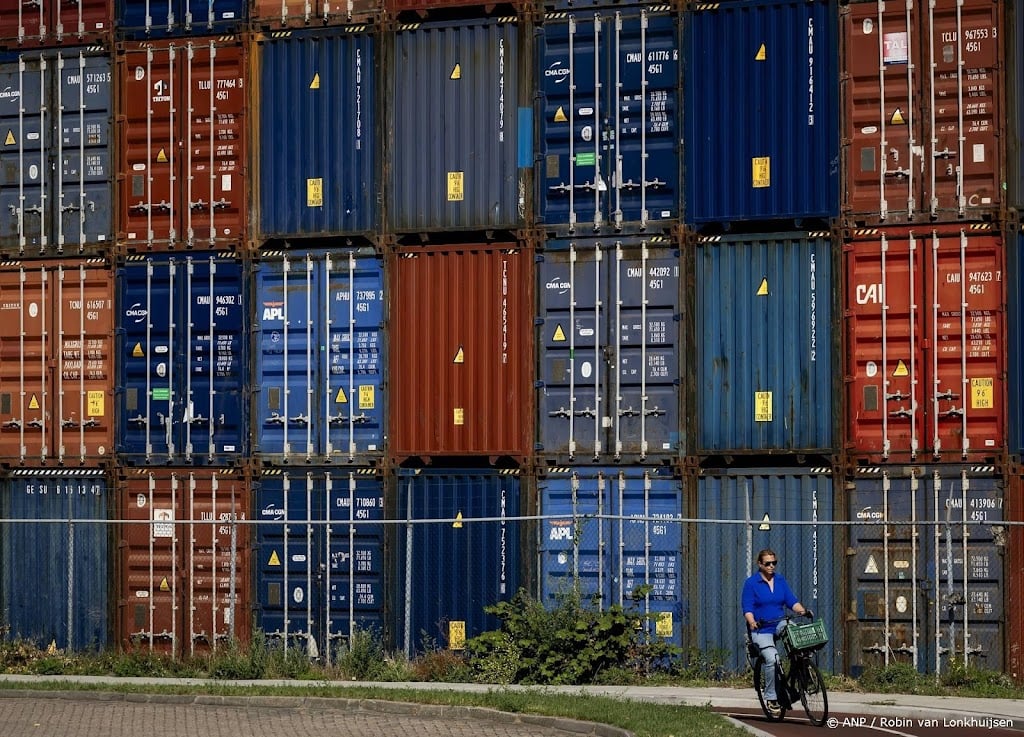 Productie Nederlandse industrie krimpt licht in juni