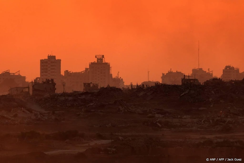 Nederland dropt eerste 14,5 ton hulpgoederen boven Gaza