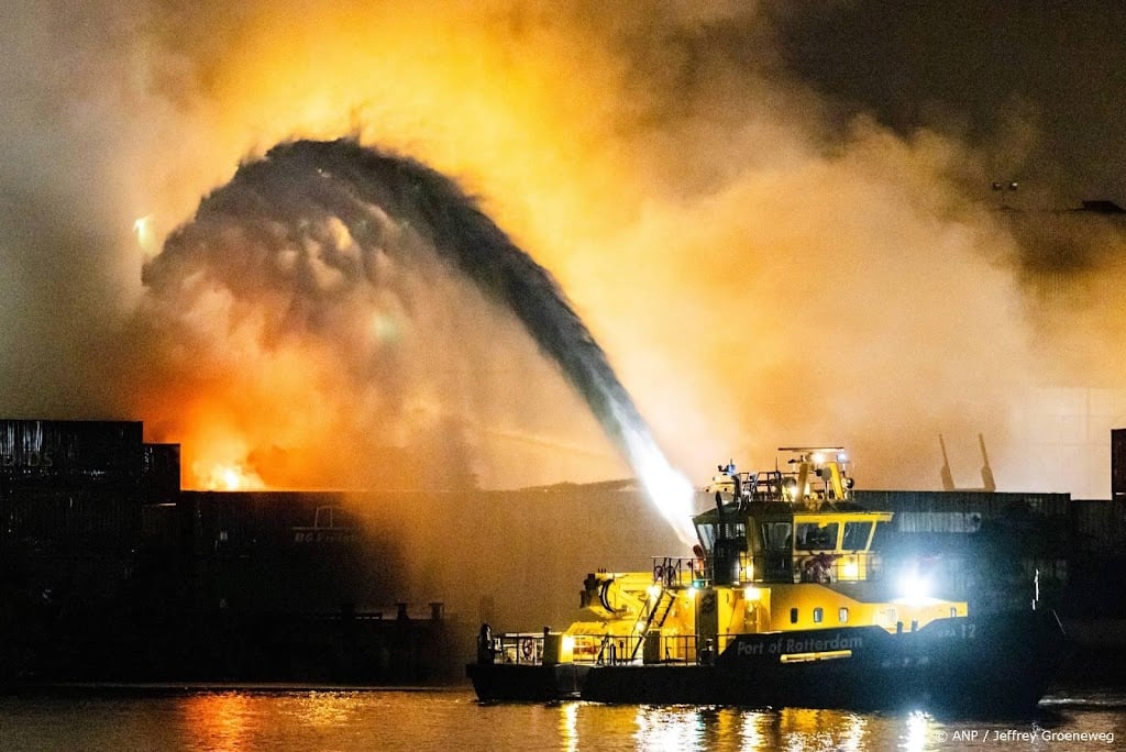 Drone ingezet om hotspots te vinden bij brand in Rotterdam