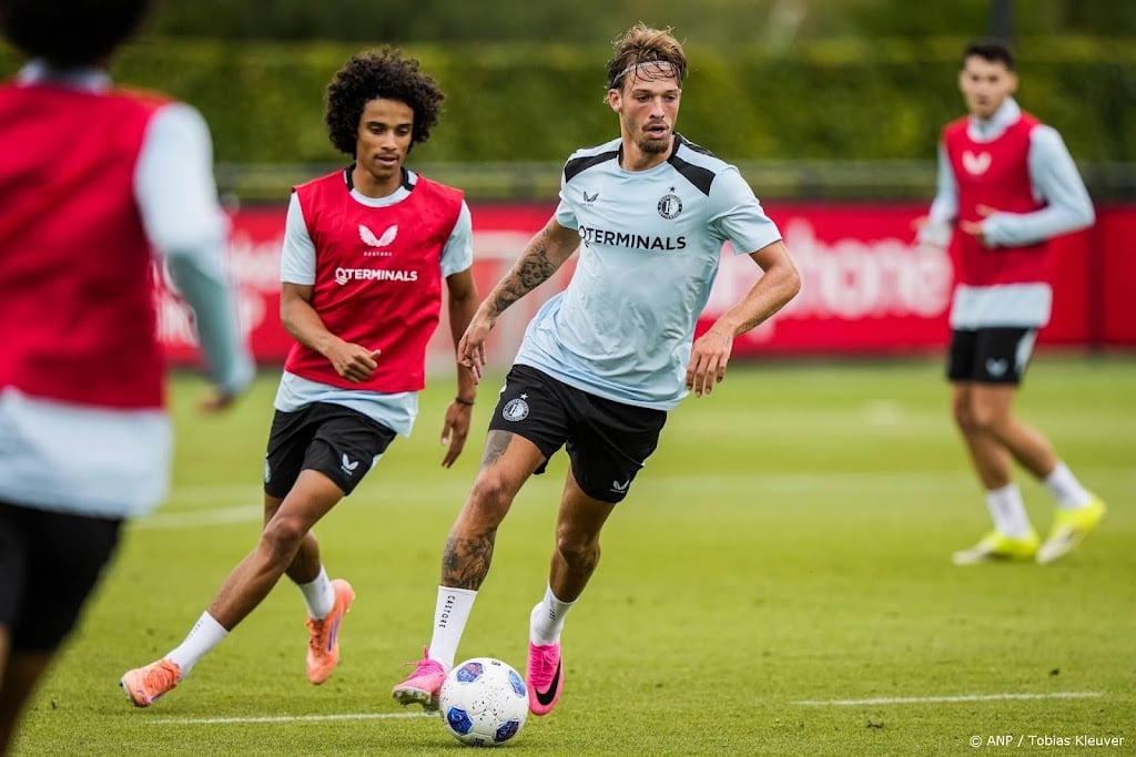 Feyenoord-trainer Van Bronckhorst maakt Valente nieuwe aanvoerder