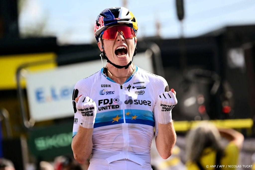 Vollering wint en pakt geel in voorlaatste etappe Tour de France