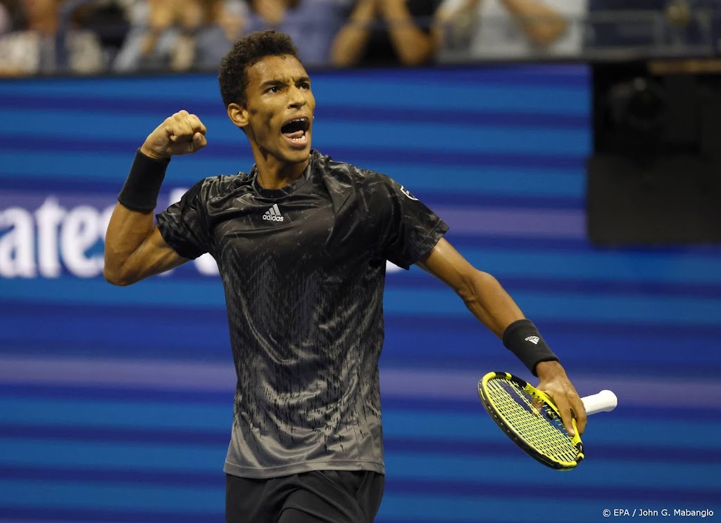 Auger-Aliassime naar halve finale US open na opgave Alcaraz