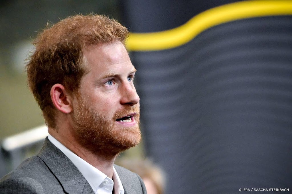 Prins Harry zonder vrouw Meghan naar Balmoral Castle