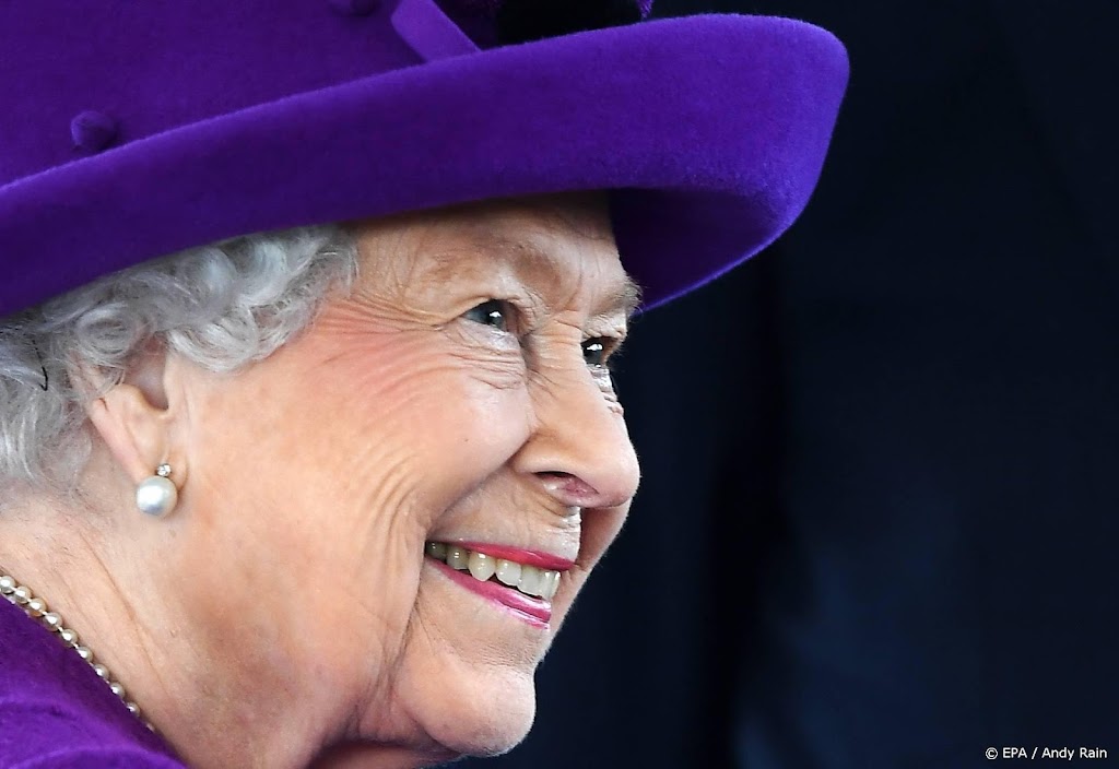 Koningin Elizabeth laveerde Britse monarchie door diep dal
