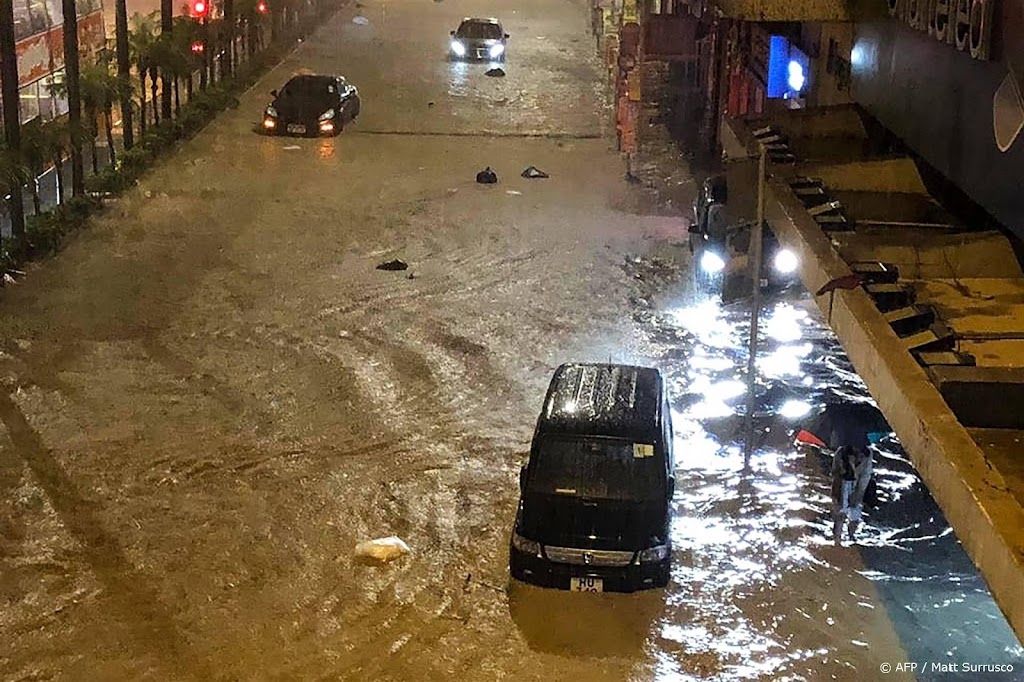 Zwaarste regenval in 140 jaar zet Hongkong blank
