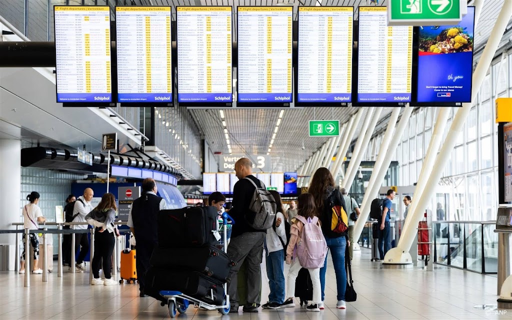Schiphol verwerkt 3,7 miljoen vertrekkende passagiers deze zomer